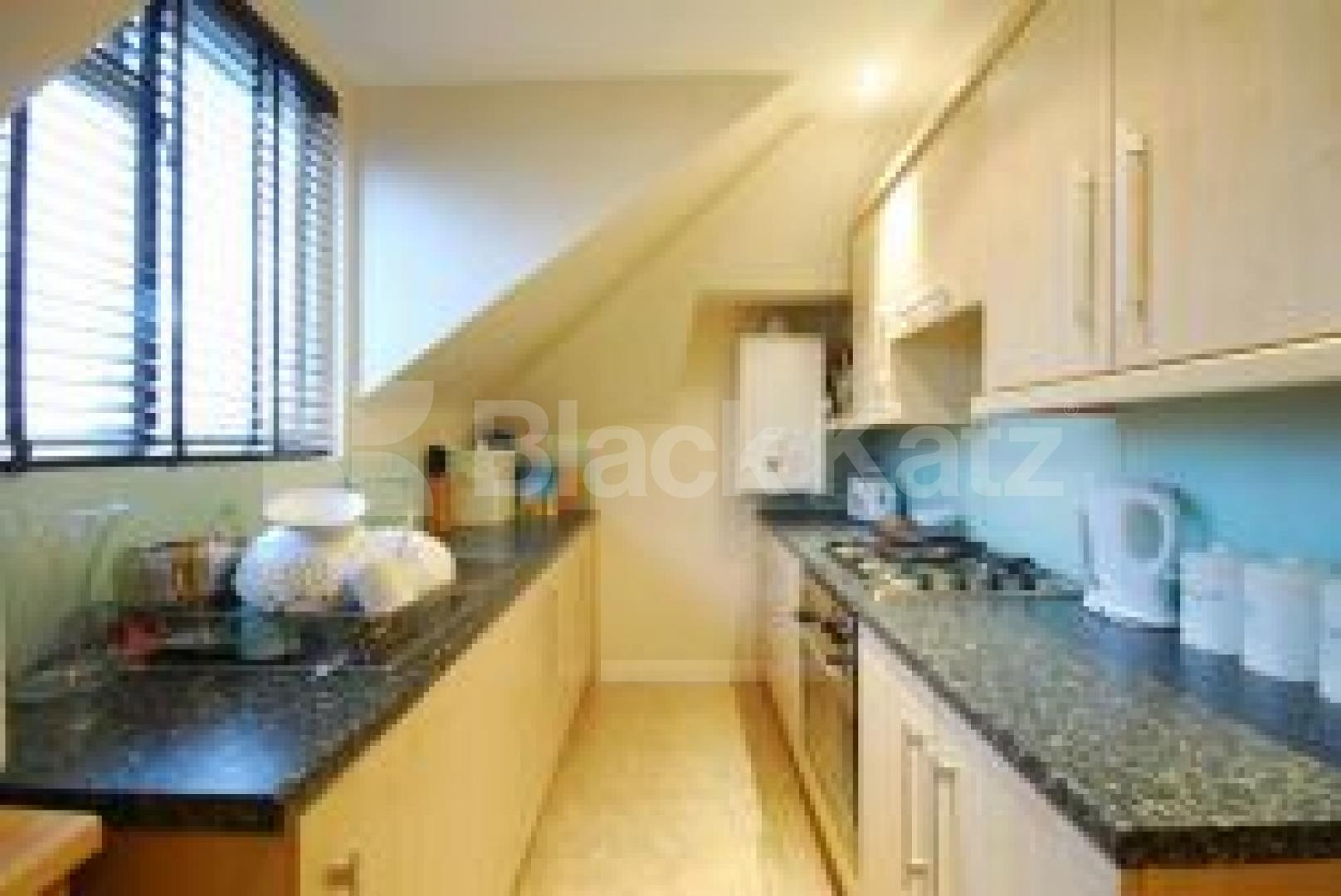 			3 Bedroom, 1 bath, 1 reception Flat			 Ferme Park Road, CROUCH END
